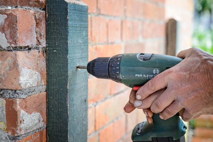 Screwing wooden pieces to the wall Screwing wooden pieces to the wall